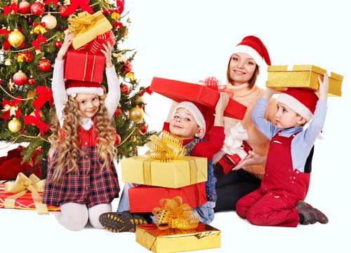 familie in de buurt van de kerstboom