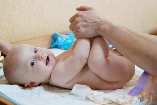 Babyvoetmassage: verzorgen van uw baby