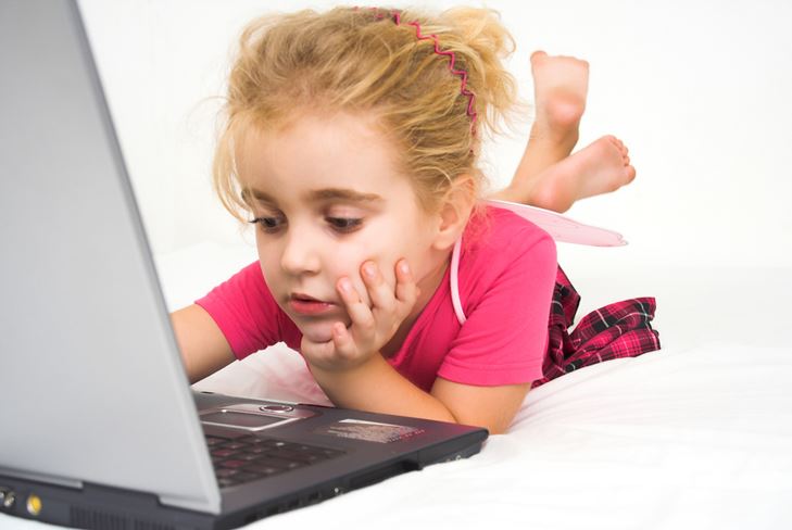 Hoe een ontwikkelend computerspel voor een kind te vinden