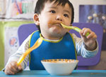 Hoe leer je een kind om te eten met een lepel en vork? Hoe leer je een kind om te eten met een lepel en vork?