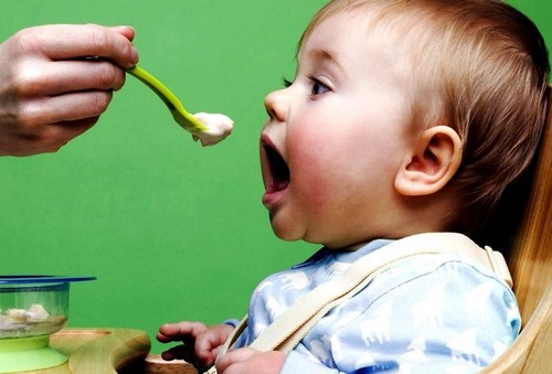 Ontwikkeling van het kind in 10 maanden