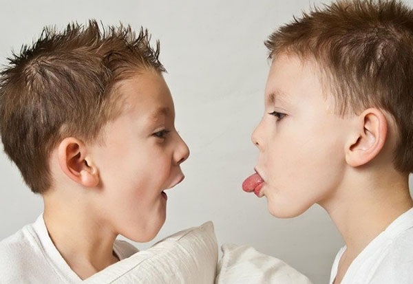 Sweet couple: hoe tweelingen opvoeden