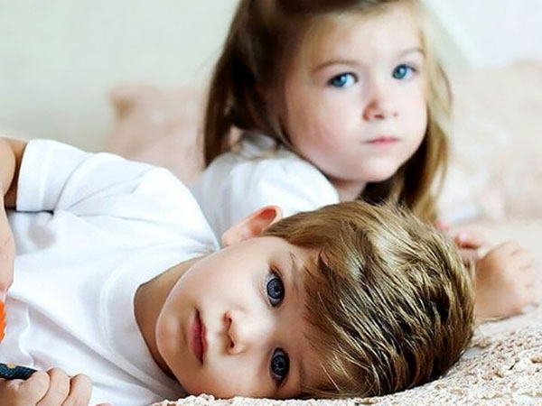Sweet couple: hoe tweelingen opvoeden