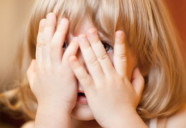 Verlegen kind: wat te doen met de ouders