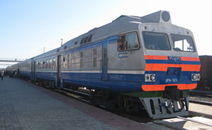 In een vliegtuig en in een trein met een klein kind In een vliegtuig en in een trein met een klein kind