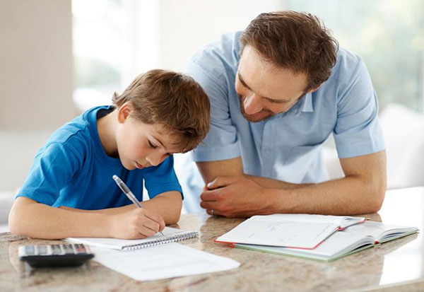 Naar school gaan met plezier: hoe een kind te helpen met lessen