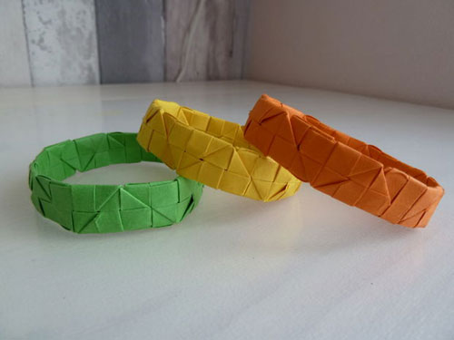 Origami-armband van vierkanten