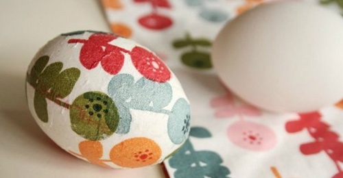 Pasen-decoupage van eieren