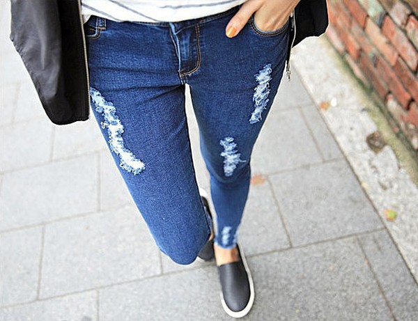 Hoe je jeans met slijtplekken of gescheurde jeans zelf kunt maken