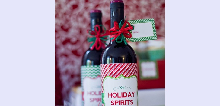Hoe versier je een fles als cadeau: 5 ideeën met een foto