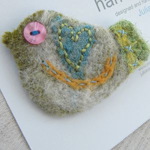 Hoe maak je een broche met je eigen handen?