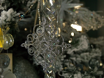 Hoe maak je speelgoed op een kerstboom in een quilling-techniek, foto