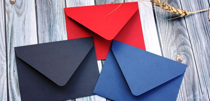 Envelop van papier A4 met uw eigen handen