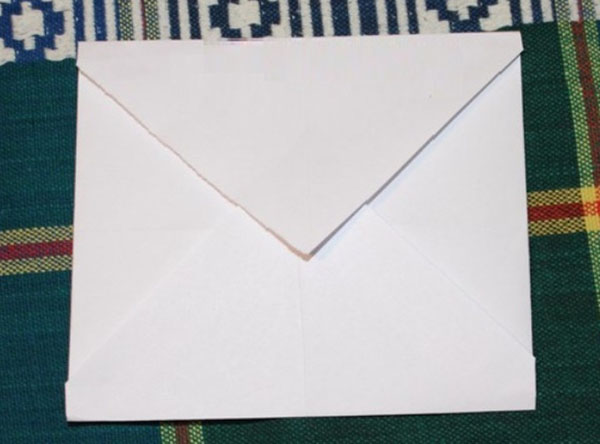 Envelop van papier A4 met uw eigen handen
