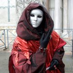 Hoe maak je een masker met je eigen handen voor Halloween?