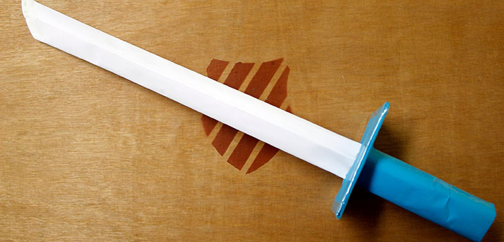 Hoe maak je met je eigen handen een zwaard van papier