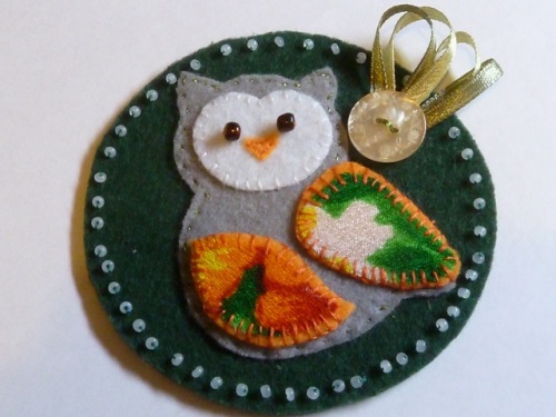 Broche uil van vilt
