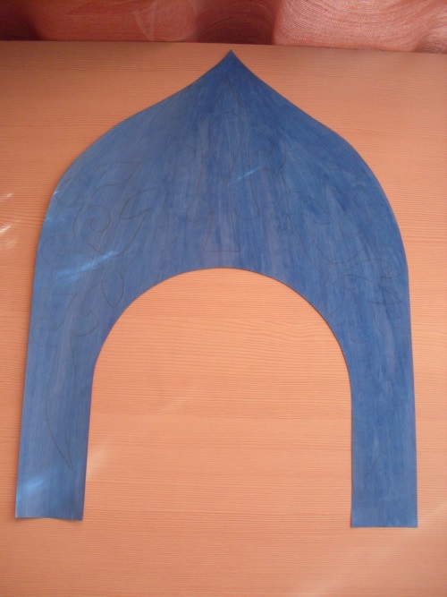 Russische kokoshnik van karton