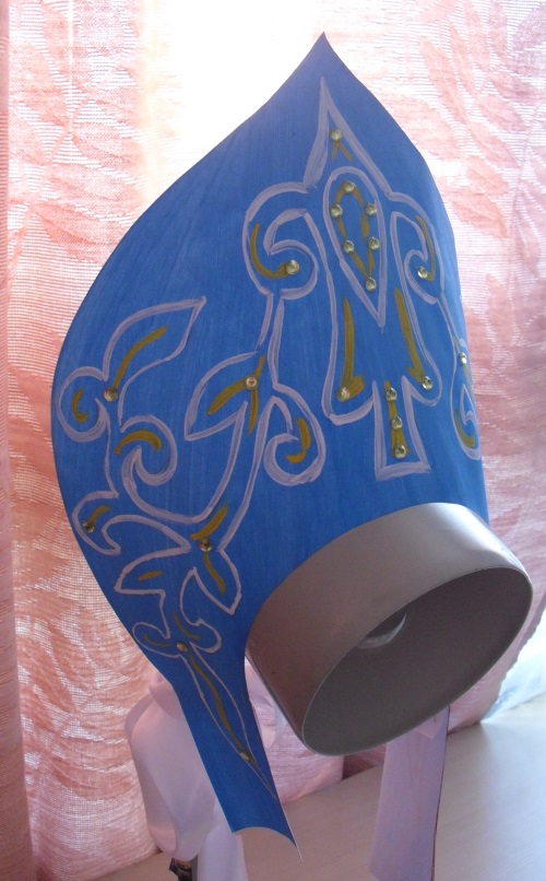Russische kokoshnik van karton