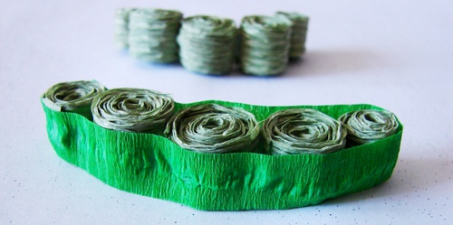 Knutselen voor 9 mei met hun eigen handen: een bak papier