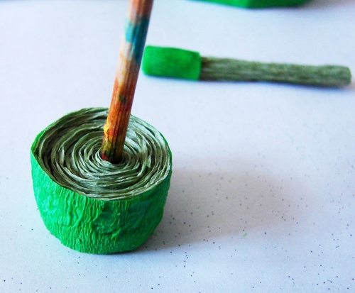 Knutselen voor 9 mei met hun eigen handen: een bak papier