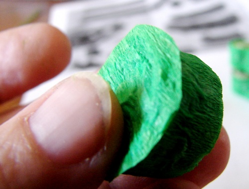 Knutselen voor 9 mei met hun eigen handen: een bak papier