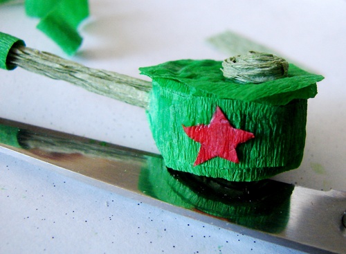 Knutselen voor 9 mei met hun eigen handen: een bak papier