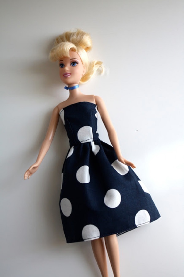 Hoe je poppenkleding met je eigen handen kunt naaien