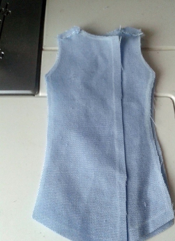 Hoe je poppenkleding met je eigen handen kunt naaien