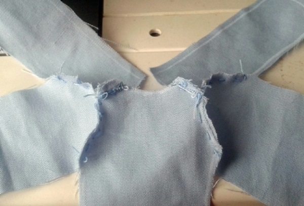 Hoe je poppenkleding met je eigen handen kunt naaien