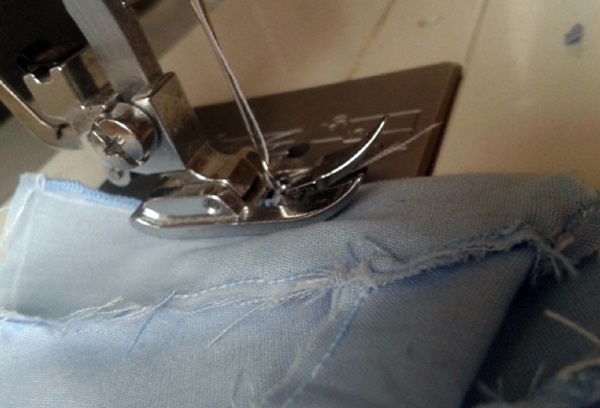 Hoe je poppenkleding met je eigen handen kunt naaien