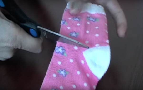 Hoe je poppenkleding met je eigen handen kunt naaien