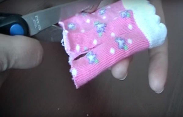 Hoe je poppenkleding met je eigen handen kunt naaien