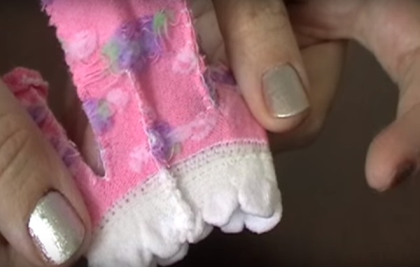 Hoe je poppenkleding met je eigen handen kunt naaien