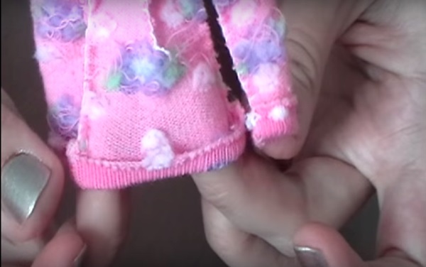 Hoe je poppenkleding met je eigen handen kunt naaien