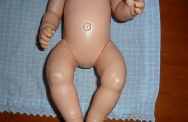Hoe je poppenkleding met je eigen handen kunt naaien