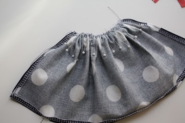 Hoe je poppenkleding met je eigen handen kunt naaien