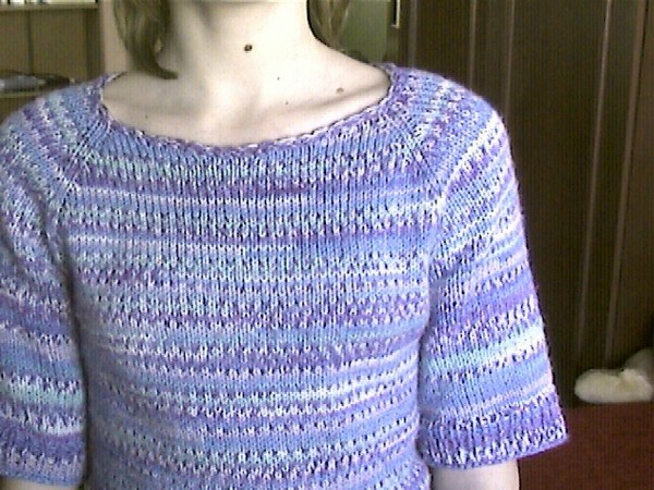 Sweatshirts, jurken en jassen gebreid met naalden: foto's en diagrammen