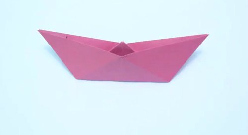 Een papieren boot gemaakt van papier, het schema