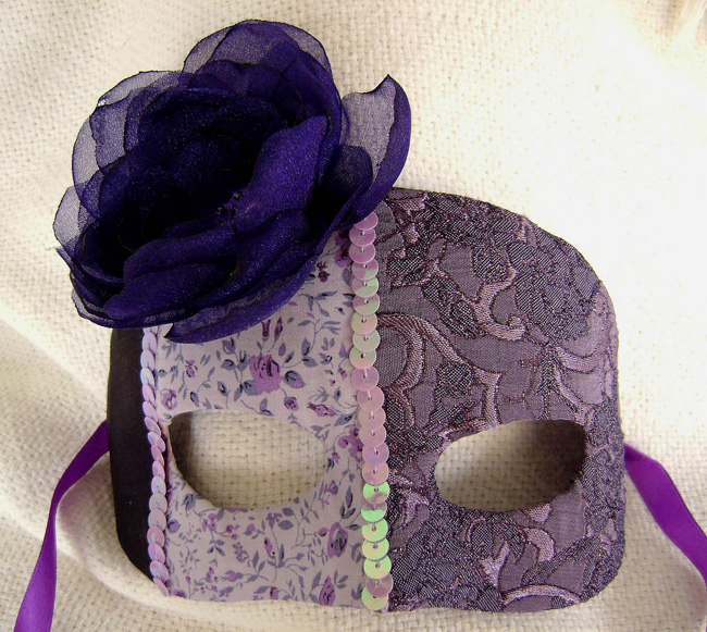 Masker gemaakt van papier-maché