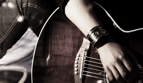 Hoe leer je liedjes op de gitaar spelen?