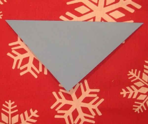Mooie sneeuwvlokken voor het nieuwe jaar 2017 met hun eigen handen van papier - diagrammen en foto's in fasen. Masterclasses voor kinderen op grote sneeuwvlokken in origamitechniek