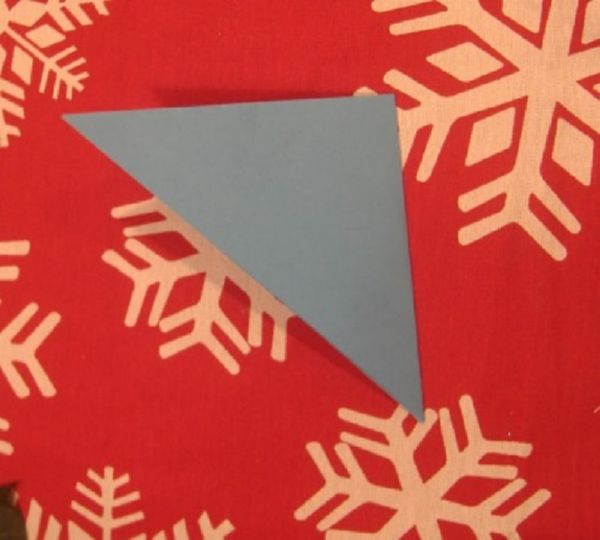 Mooie sneeuwvlokken voor het nieuwe jaar 2017 met hun eigen handen van papier - diagrammen en foto's in fasen. Masterclasses voor kinderen op grote sneeuwvlokken in origamitechniek