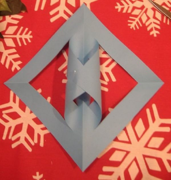 Mooie sneeuwvlokken voor het nieuwe jaar 2017 met hun eigen handen van papier - diagrammen en foto's in fasen. Masterclasses voor kinderen op grote sneeuwvlokken in origamitechniek