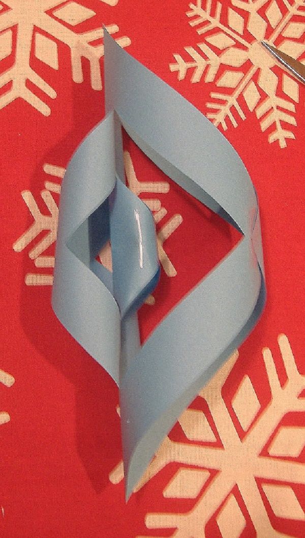 Mooie sneeuwvlokken voor het nieuwe jaar 2017 met hun eigen handen van papier - diagrammen en foto's in fasen. Masterclasses voor kinderen op grote sneeuwvlokken in origamitechniek