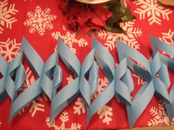 Mooie sneeuwvlokken voor het nieuwe jaar 2017 met hun eigen handen van papier - diagrammen en foto's in fasen. Masterclasses voor kinderen op grote sneeuwvlokken in origamitechniek