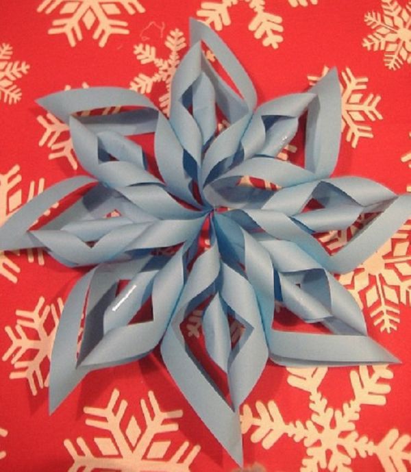 Mooie sneeuwvlokken voor het nieuwe jaar 2017 met hun eigen handen van papier - diagrammen en foto's in fasen. Masterclasses voor kinderen op grote sneeuwvlokken in origamitechniek