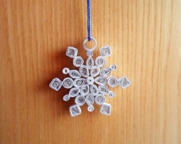Mooie sneeuwvlokken voor het nieuwe jaar 2017 met hun eigen handen van papier - diagrammen en foto's in fasen. Masterclasses voor kinderen op grote sneeuwvlokken in origamitechniek