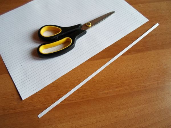 Mooie sneeuwvlokken voor het nieuwe jaar 2017 met hun eigen handen van papier - diagrammen en foto's in fasen. Masterclasses voor kinderen op grote sneeuwvlokken in origamitechniek