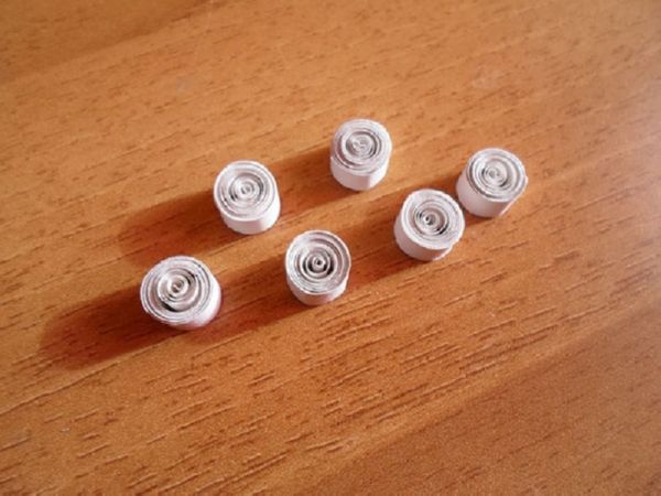 Mooie sneeuwvlokken voor het nieuwe jaar 2017 met hun eigen handen van papier - diagrammen en foto's in fasen. Masterclasses voor kinderen op grote sneeuwvlokken in origamitechniek